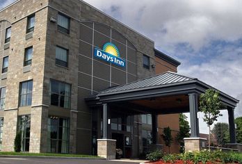 Days Inn by Wyndham Levis