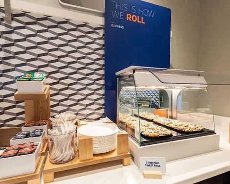 Holiday Inn Express & Suites Kingman-2