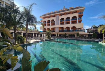 Hotel, Orange Palace Hotel