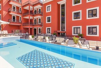 Hotel, Hotel Cvita