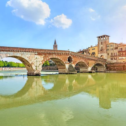 Camping Italien Gardasee Brücke Ponte Pietra in Verona