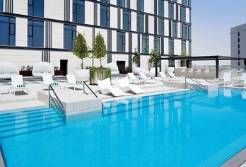 Hotel, Holiday Inn Dubai Al-Maktoum Airport