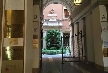 Hotel, Amaranto Romano