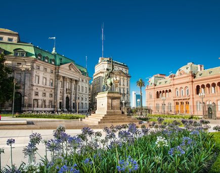 Statue des General Belgrano auf der Plaza de Mayo in Buenos Aires