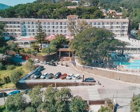 Hotel Na Taconera Sport & Relax-1