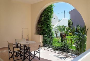 Hotel, Papadakis Apartments