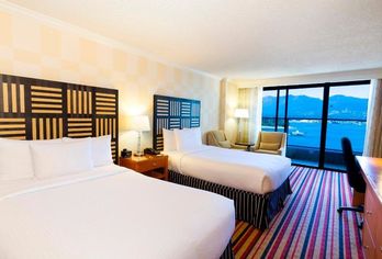Hotel, Pinnacle Hotel Vancouver Harbourfront