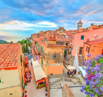 Blick auf das farbenfrohe Capoliveri