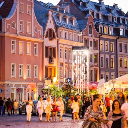 Abends genießt man in Riga das sehr lebendige Nachtleben