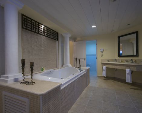 Hotel Playa Pesquero AI-0