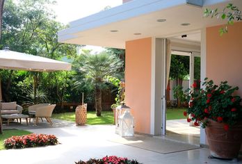 Hotel, Piccolo Mondo