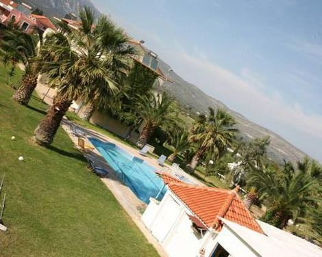 Zeus Studios & Apartments-4