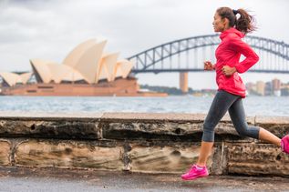Läuferin vor der Oper in Sydney
