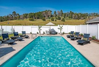 Hotel, Fireside Inn on Moonstone Beach