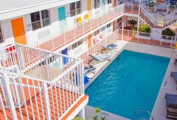 Hotel, Waterside Hotel