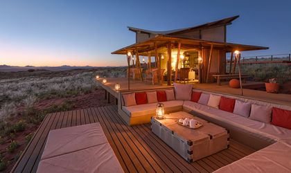 Glamping Afrika Reise Urlaub Lodge in Namibia bei Nacht