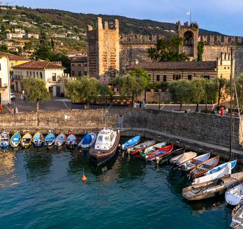 Blick auf Torri del Benaco und dem See.