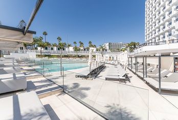 Hotel, Hotel Caserio