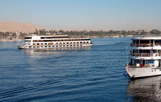 Kreuzfahrschiffe auf dem Nil