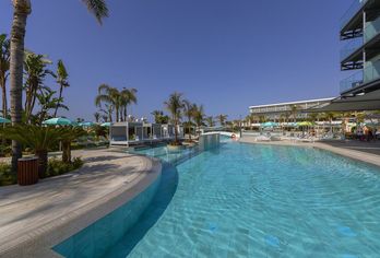 Hotel, Faros Hotel