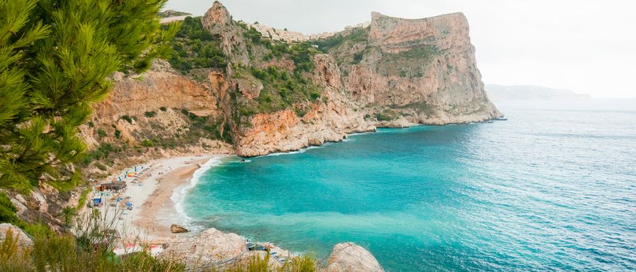 Traumhafte Bucht mit türkisem Wasser