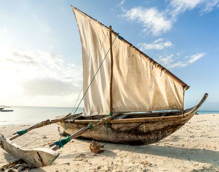 Boot am Strand auf Sansibar