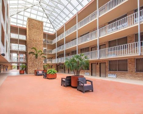 Ramada by Wyndham Tampa Airport Westshore-3