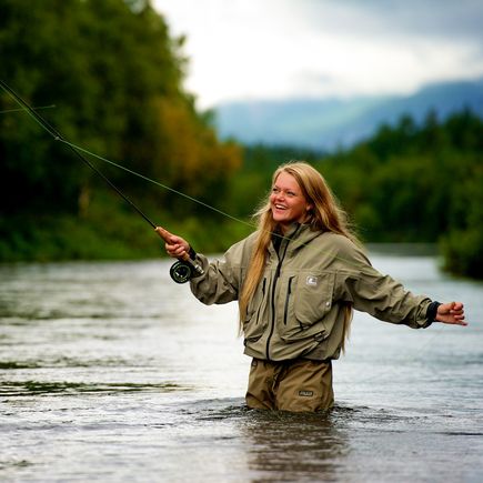 Fliegenfischen im Fluss Hemsila