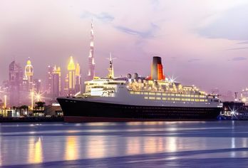 Hotel, Queen Elizabeth 2