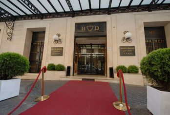 Hotel, Hotel Diana Roof Garden