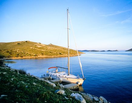 Kroatien Nationalparks Urlaub Segelboot im Meer