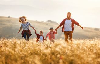 Familie im Feld