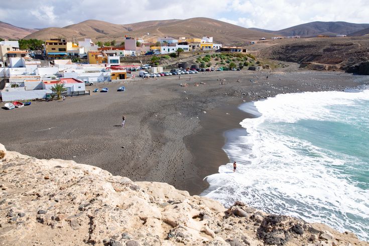 Blick auf das Tal von Ajuy, direkt am Meer mit seinen Klippen und Steinen.
