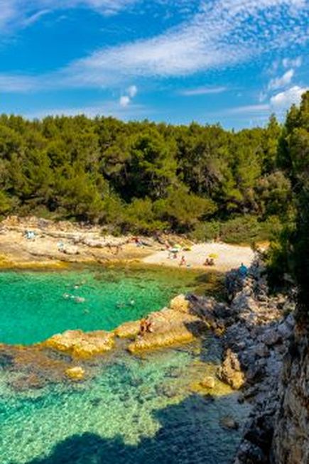 Pula Strand und Wasser