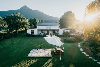 Hotel, The Village Lodge