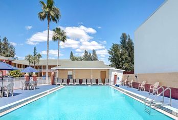Hotel, Howard Johnson by Wyndham Ft. Myers FL