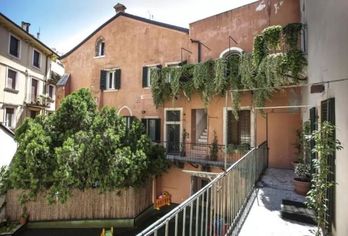 Hotel, Truly Verona