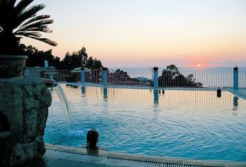 Hotel, Hotel Carlo Magno