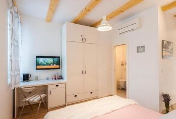 Hotel, Aldo Apartments Center