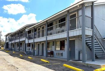 Hotel, Regency Inn Three Rivers I-37