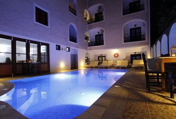Hotel, Anny Studios
