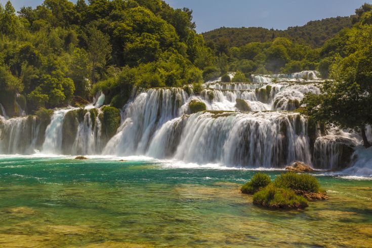 Ein Wasserfall im Krka Nationalpark, Kroatien.