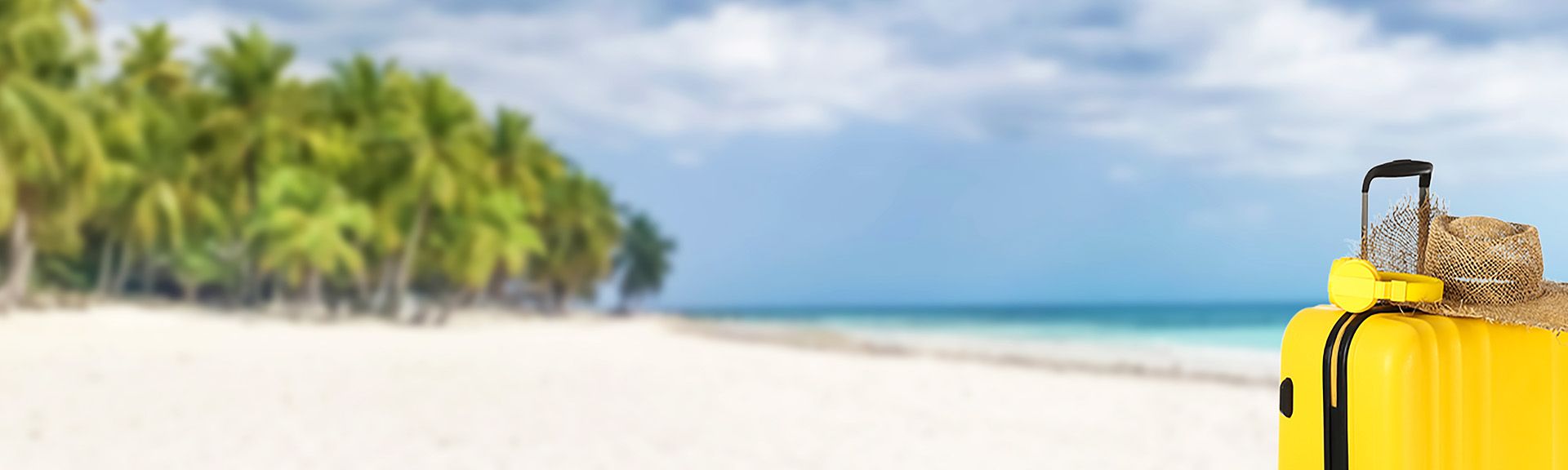Gelber Koffer am Strand