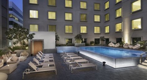 Hilton Garden Inn Dubai, Mall Avenue