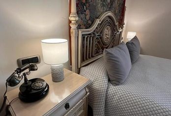 Hotel, Kazar