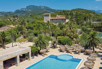 Hotel, Hotel Es Port