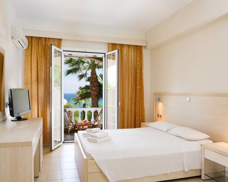 Gloria Maris Hotel Suites & Villas-3