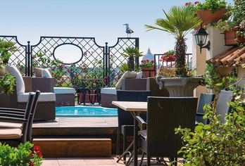 Hotel, Colonna Palace