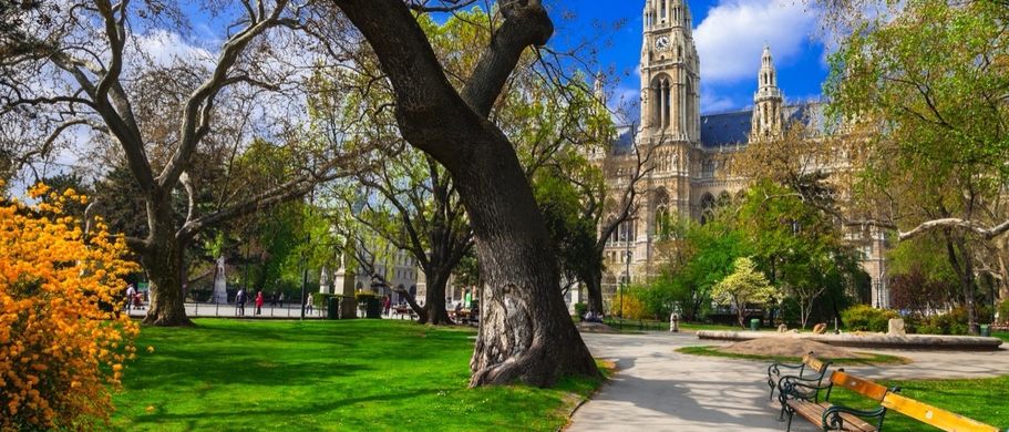 Schöner Park, nähe City Hall in Wien