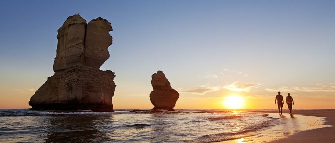 Blick auf die 12 Apostel in Australien zum Sonnenuntergang